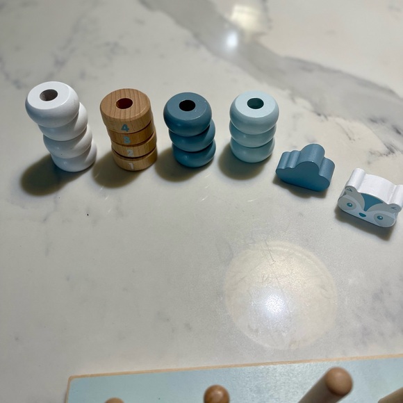 Wood stacking and sorting toy - Picture 4 of 7